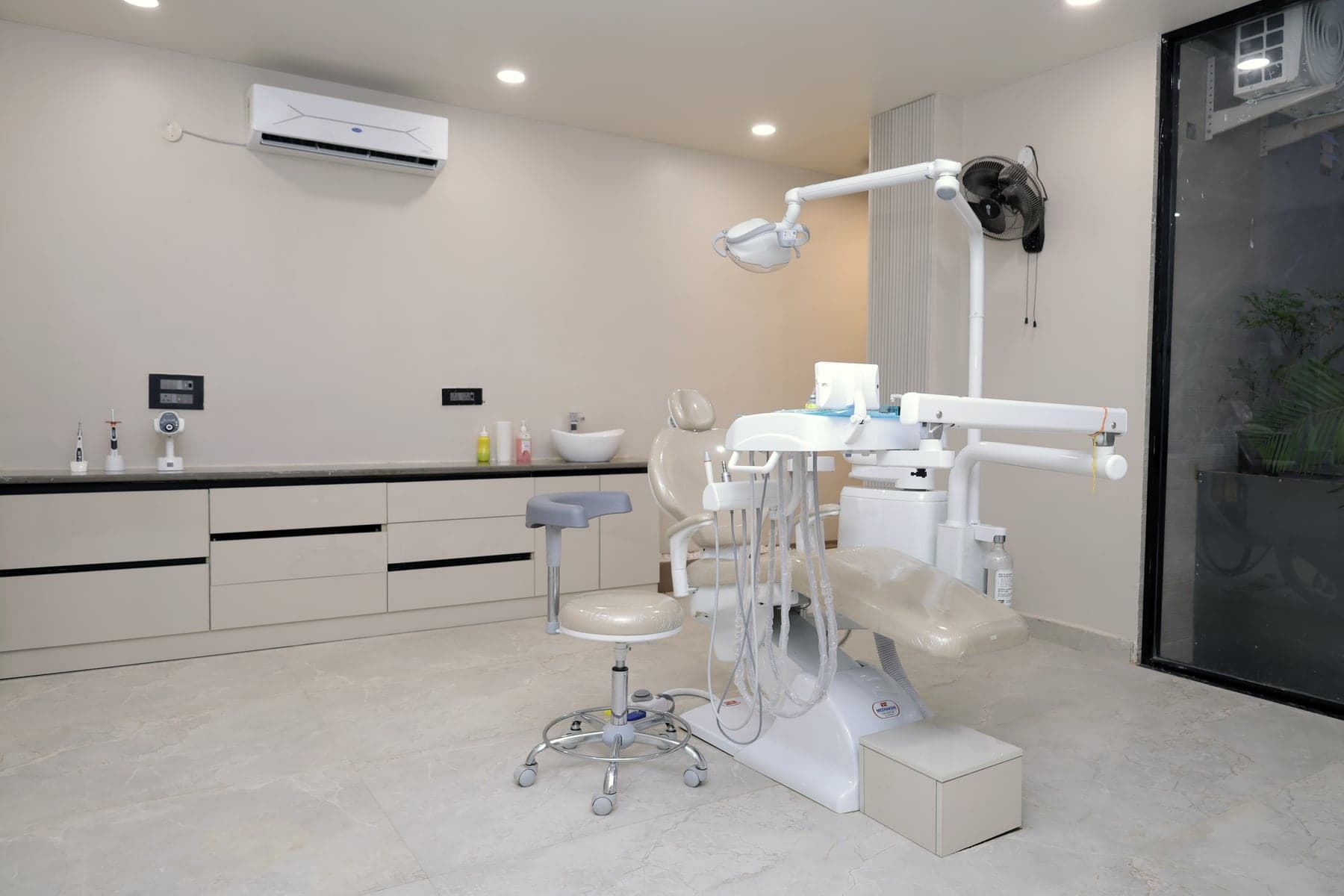 Dental treatment room with modern chair